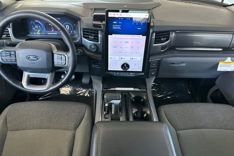 Ford F-150 Lightning Vehicle Full-screen Gallery Image 15