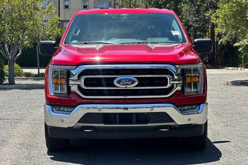 Ford F-150 Vehicle Full-screen Gallery Image 09