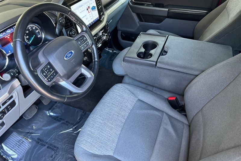 Ford F-150 Vehicle Full-screen Gallery Image 10