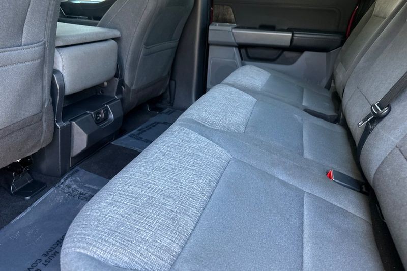 Ford F-150 Vehicle Full-screen Gallery Image 14