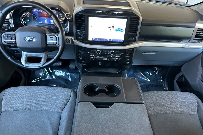 Ford F-150 Vehicle Full-screen Gallery Image 15