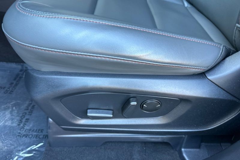 Ford Explorer Vehicle Full-screen Gallery Image 13