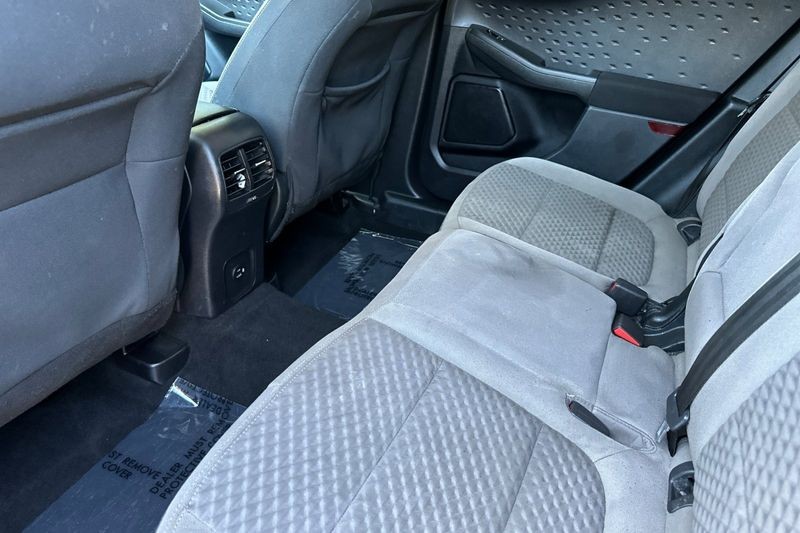 Ford Escape Vehicle Full-screen Gallery Image 14
