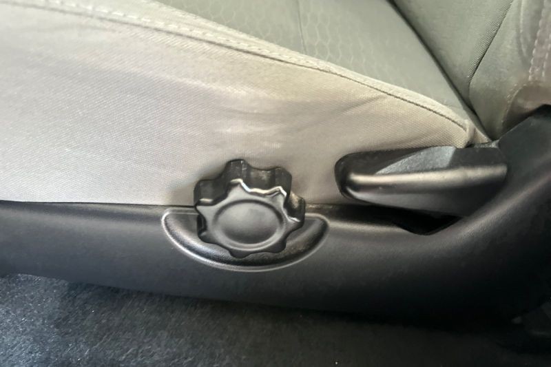 Toyota Tacoma Vehicle Full-screen Gallery Image 13
