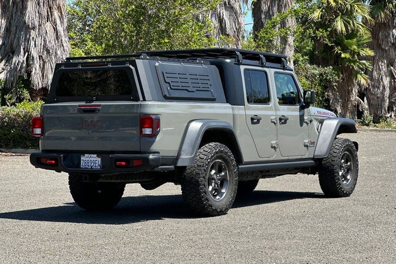 Jeep Gladiator Vehicle Full-screen Gallery Image 03