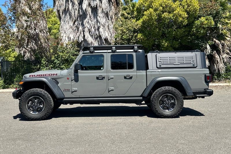 Jeep Gladiator Vehicle Full-screen Gallery Image 07
