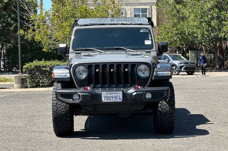Jeep Gladiator Vehicle Full-screen Gallery Image 09
