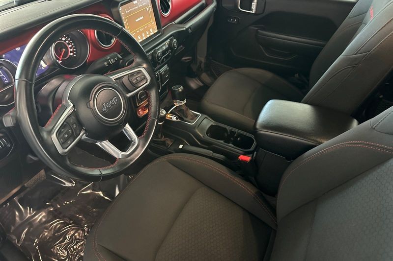 Jeep Gladiator Vehicle Full-screen Gallery Image 10