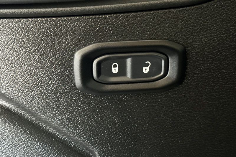 Jeep Gladiator Vehicle Full-screen Gallery Image 12