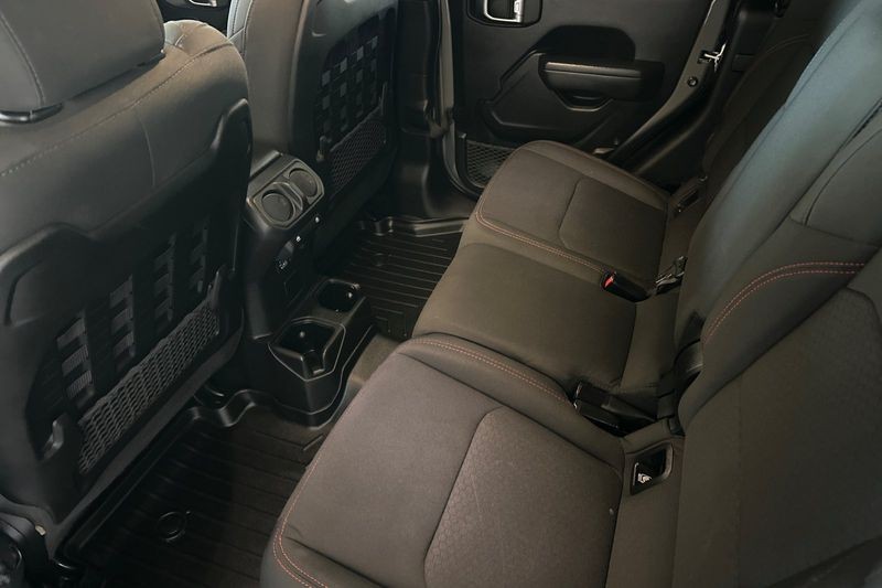 Jeep Gladiator Vehicle Full-screen Gallery Image 14