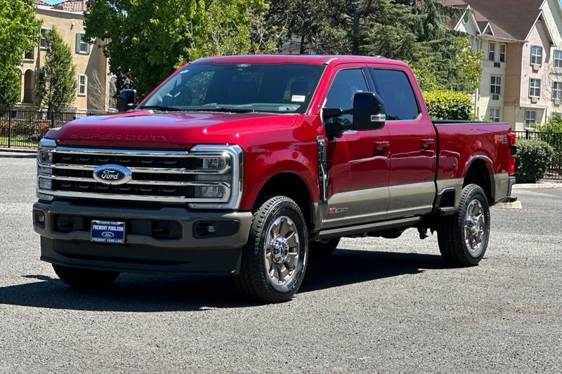 Ford F-250SD Vehicle Full-screen Gallery Image 07