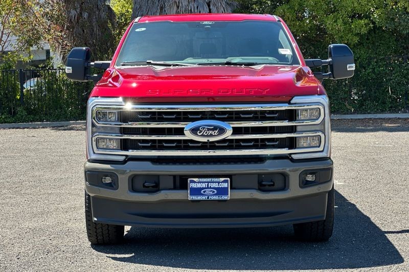 Ford F-250SD Vehicle Full-screen Gallery Image 08