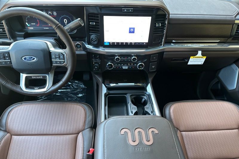 Ford F-250SD Vehicle Full-screen Gallery Image 14