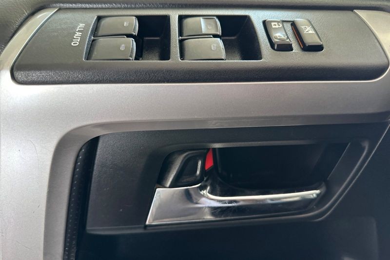 Toyota 4Runner Vehicle Full-screen Gallery Image 11