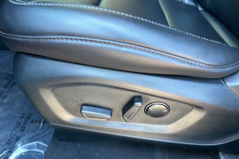 Ford Explorer Vehicle Full-screen Gallery Image 13