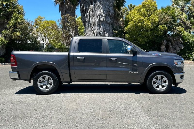 Ram 1500 Vehicle Full-screen Gallery Image 02