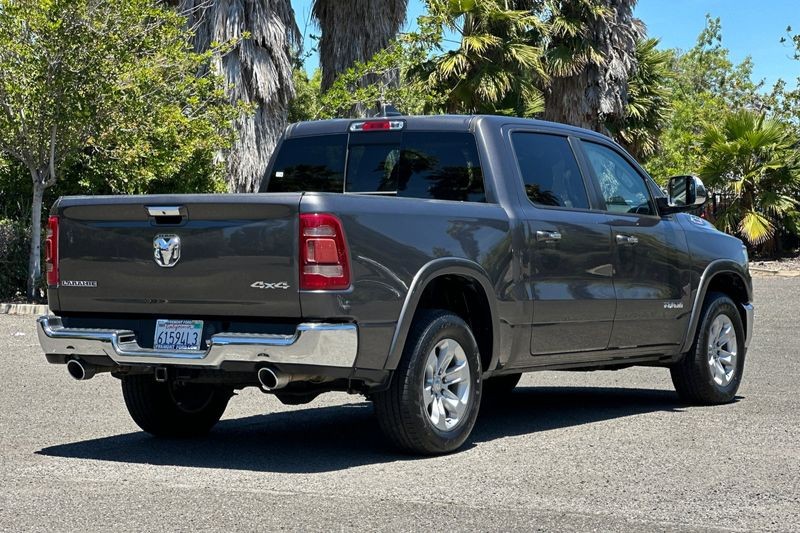 Ram 1500 Vehicle Full-screen Gallery Image 03
