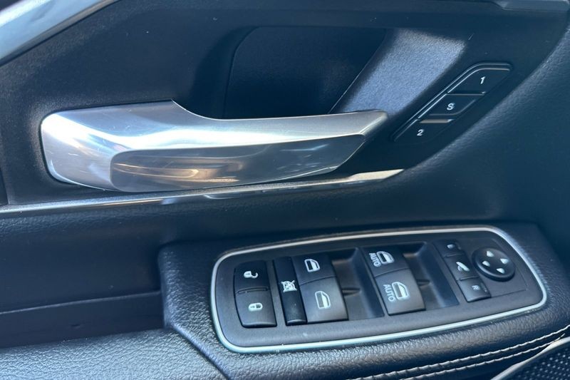 Ram 1500 Vehicle Full-screen Gallery Image 10