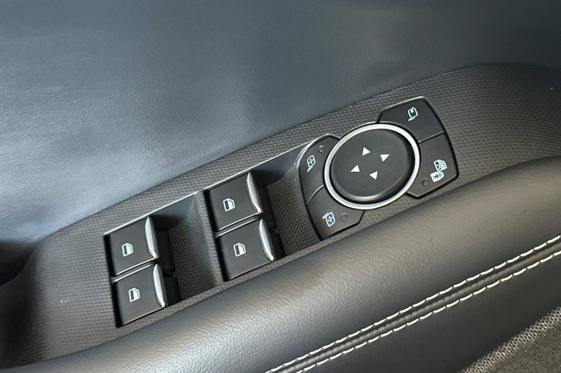 Ford Mustang Mach-E Vehicle Full-screen Gallery Image 12