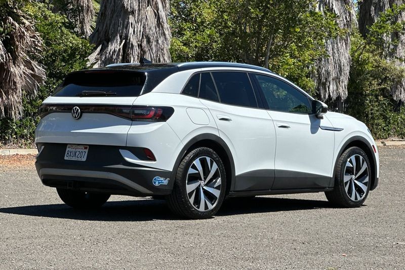 Volkswagen ID.4 Vehicle Full-screen Gallery Image 03