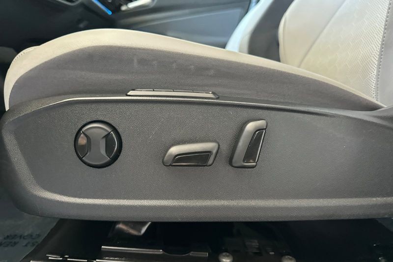 Volkswagen ID.4 Vehicle Full-screen Gallery Image 13