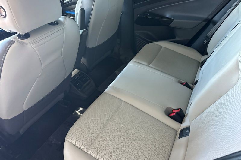 Volkswagen ID.4 Vehicle Full-screen Gallery Image 14
