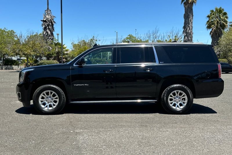 GMC Yukon XL Vehicle Full-screen Gallery Image 07