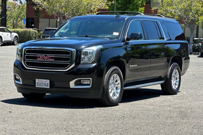 GMC Yukon XL Vehicle Full-screen Gallery Image 08