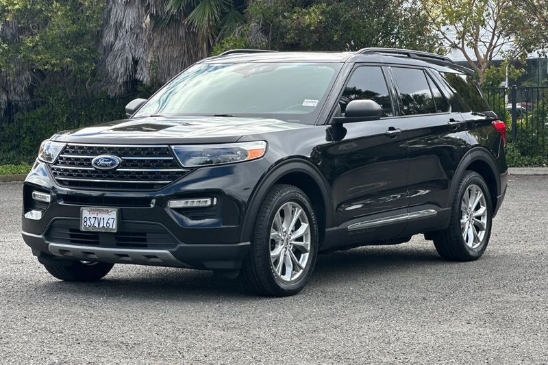 Ford Explorer Vehicle Full-screen Gallery Image 08