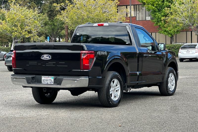 Ford F-150 Vehicle Full-screen Gallery Image 03