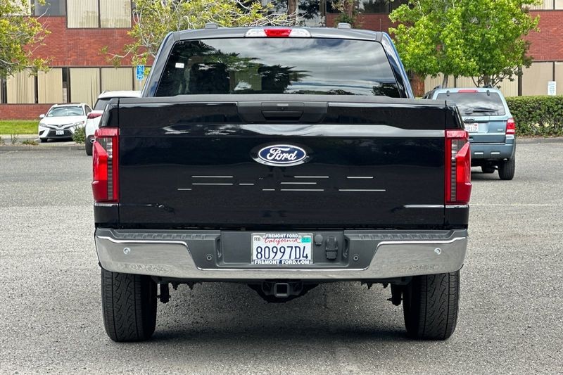 Ford F-150 Vehicle Full-screen Gallery Image 04