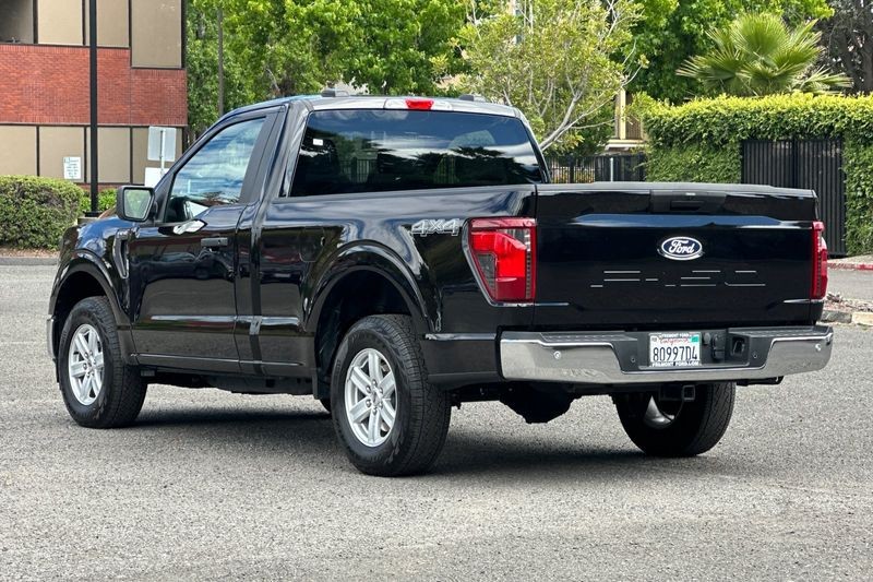 Ford F-150 Vehicle Full-screen Gallery Image 05