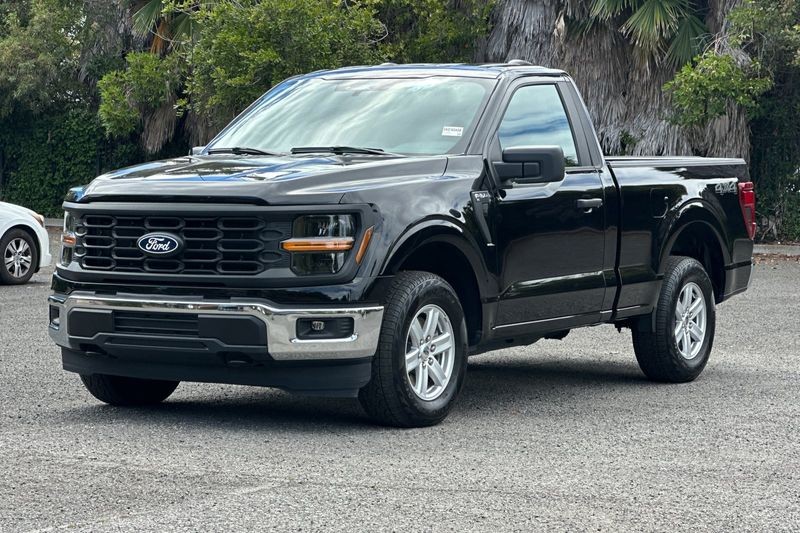 Ford F-150 Vehicle Full-screen Gallery Image 08