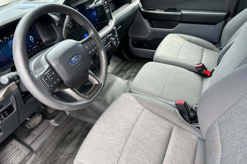 Ford F-150 Vehicle Full-screen Gallery Image 10