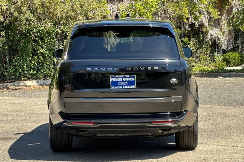 Land Rover Range Rover Vehicle Full-screen Gallery Image 04