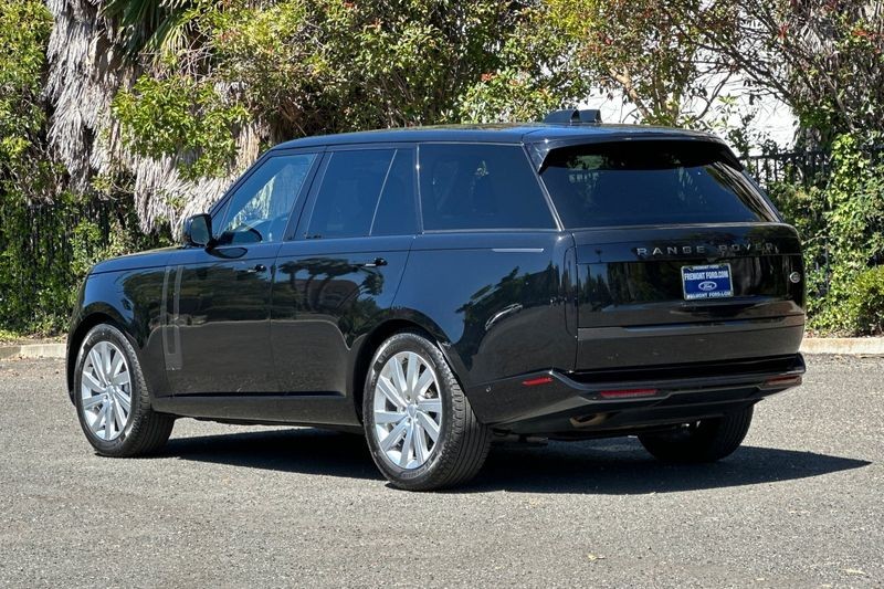 Land Rover Range Rover Vehicle Full-screen Gallery Image 05