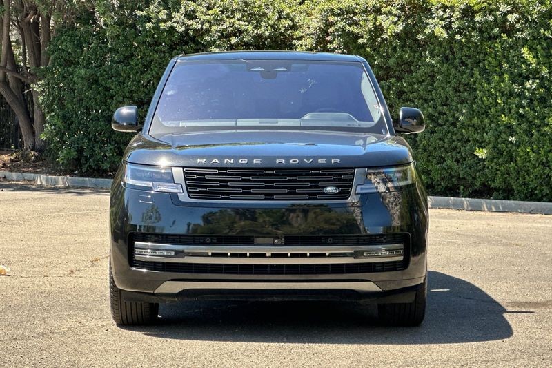 Land Rover Range Rover Vehicle Full-screen Gallery Image 08