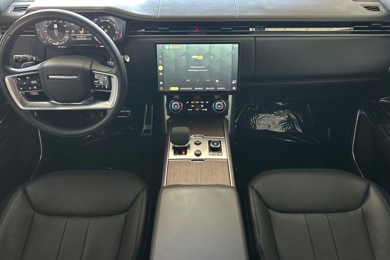 Land Rover Range Rover Vehicle Full-screen Gallery Image 14