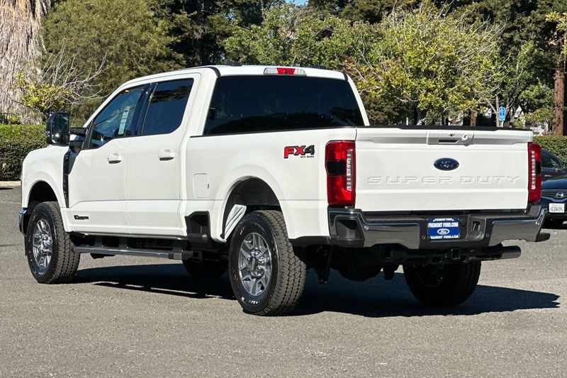 Ford F-250SD Vehicle Full-screen Gallery Image 05