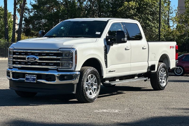 Ford F-250SD Vehicle Full-screen Gallery Image 07