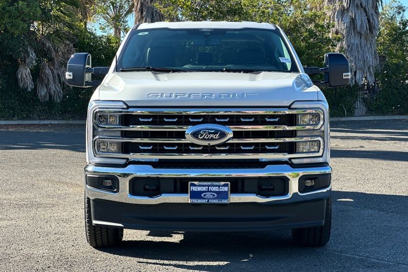 Ford F-250SD Vehicle Full-screen Gallery Image 08