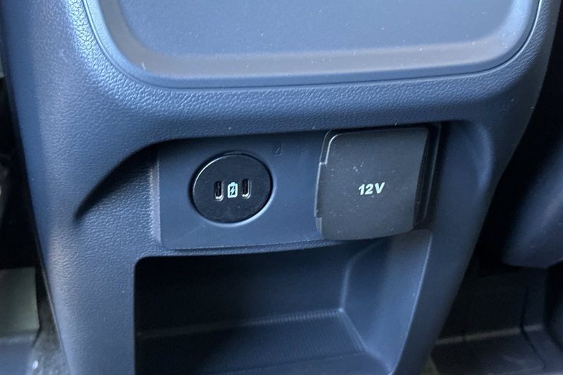 Ford Explorer Vehicle Full-screen Gallery Image 13