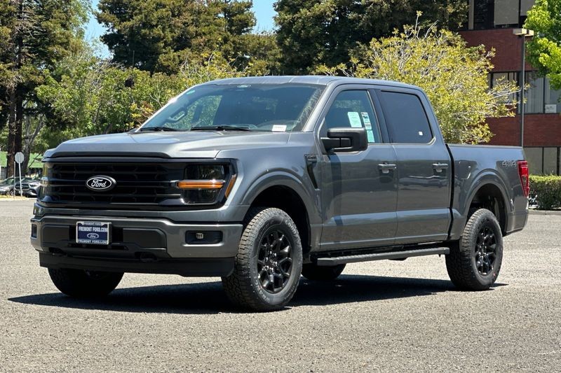 Ford F-150 Vehicle Full-screen Gallery Image 07