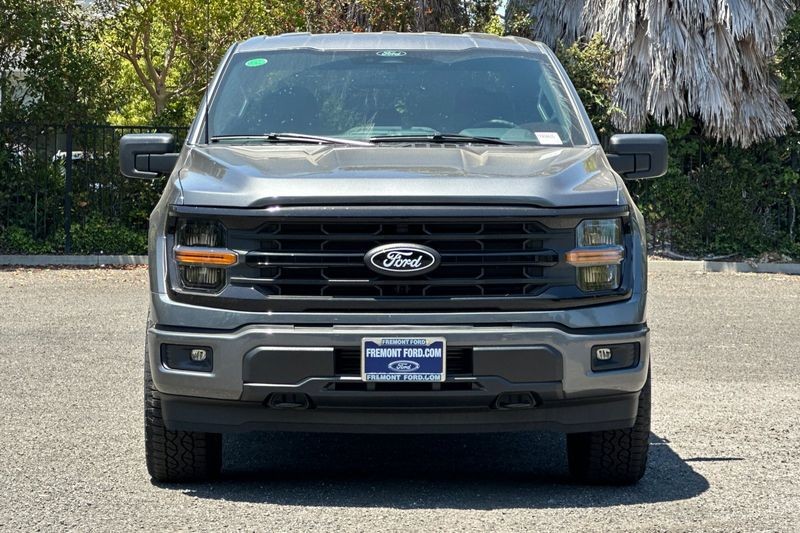 Ford F-150 Vehicle Full-screen Gallery Image 08