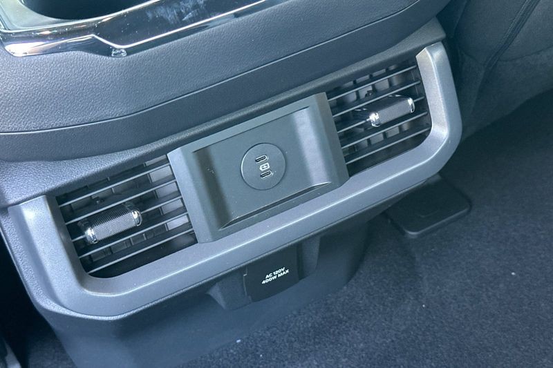 Ford F-150 Vehicle Full-screen Gallery Image 13
