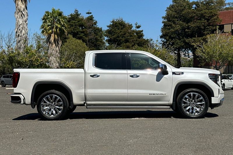 GMC Sierra 1500 Vehicle Full-screen Gallery Image 02
