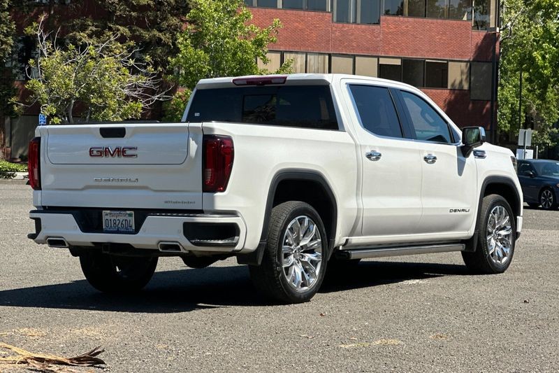 GMC Sierra 1500 Vehicle Full-screen Gallery Image 03