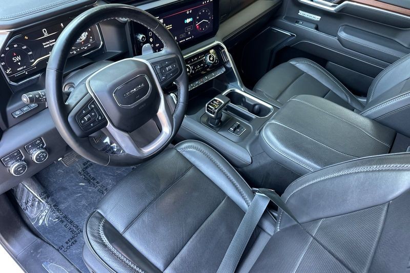 GMC Sierra 1500 Vehicle Full-screen Gallery Image 10
