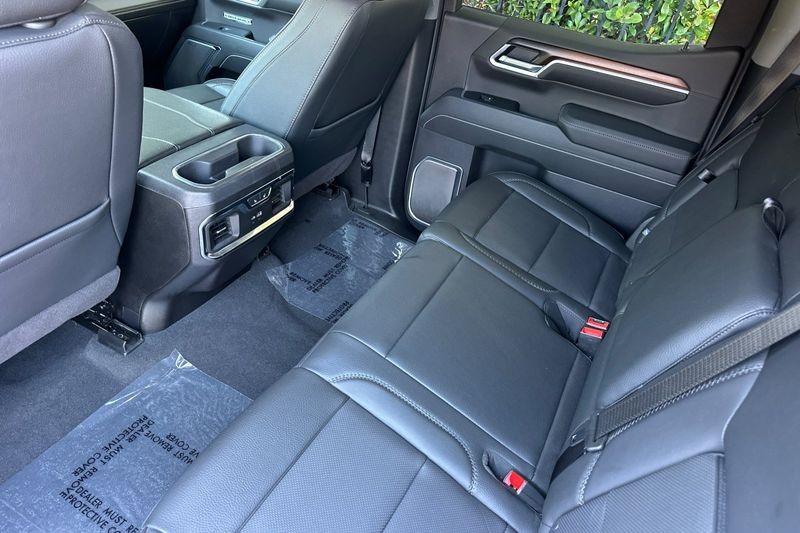 GMC Sierra 1500 Vehicle Full-screen Gallery Image 14