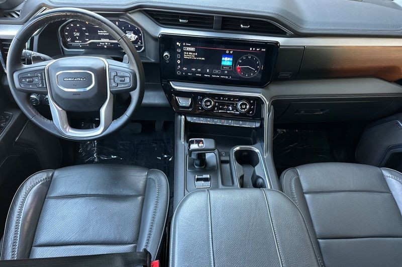 GMC Sierra 1500 Vehicle Full-screen Gallery Image 15